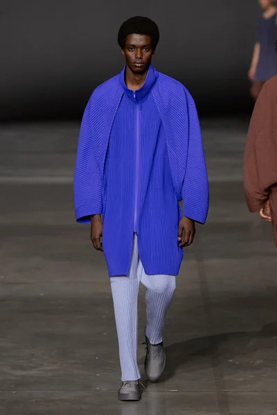 Look 4